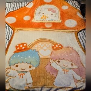 HELLO KITTY - Mushroom Throw